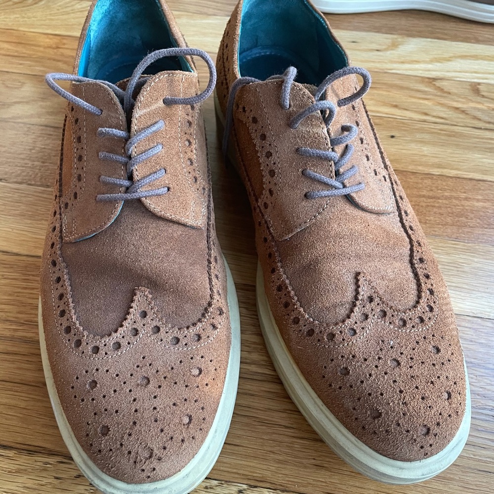 Men’s suede wing tips